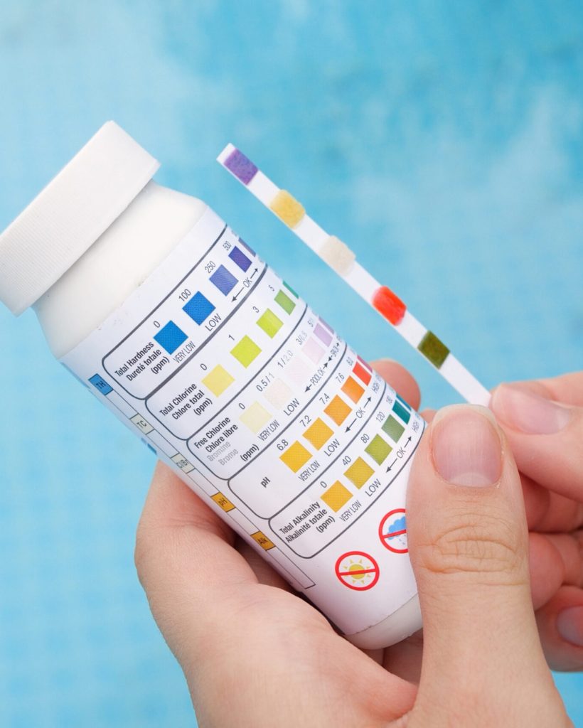 Analysis of the PH and chlorine of the water in a swimming pool in Summer. Check quality of water with test strip, comparing results.